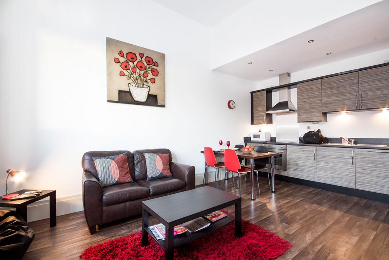 אינברנס The West Wing Apartments מראה חיצוני תמונה